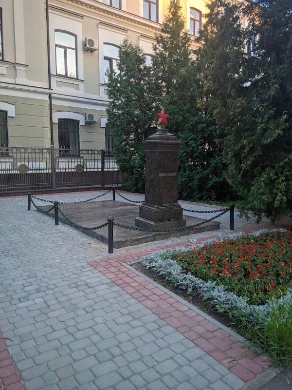 Monument to those killed during World War II - Image 1