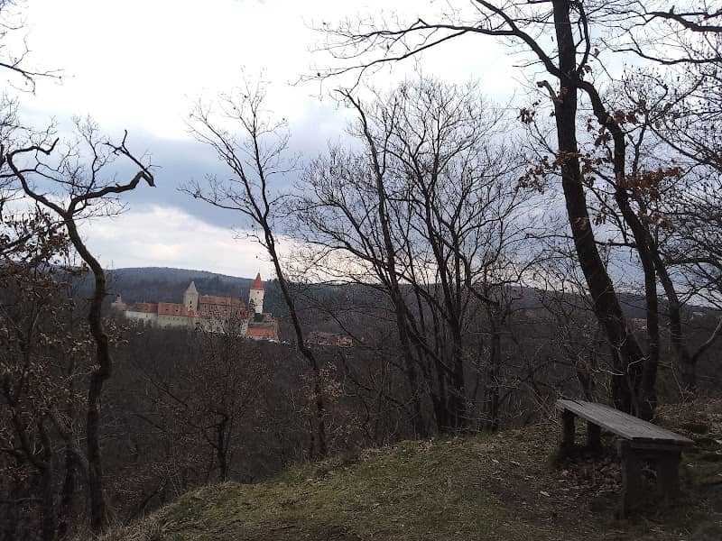 Vyhlídka na hrad s lavičkou - Image 1