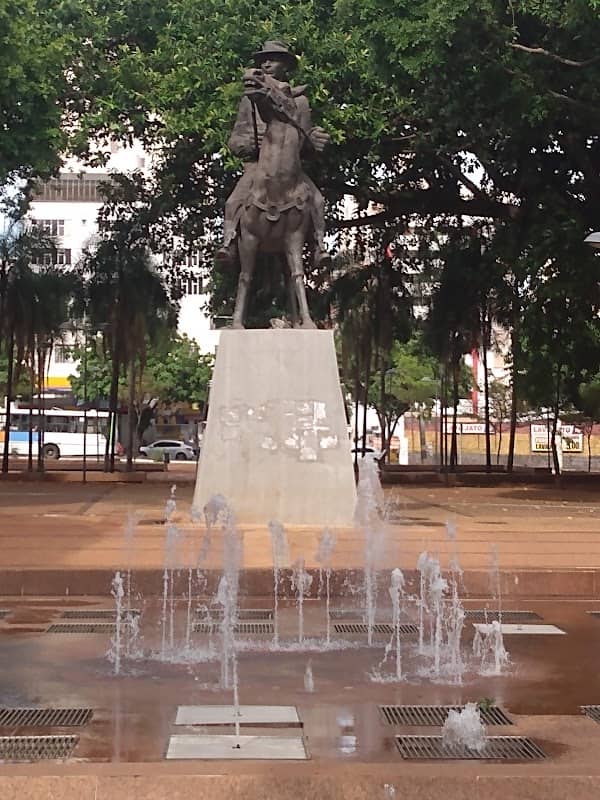 Monumento Homenagem a Pedro Ludovico Teixeira - Image 1