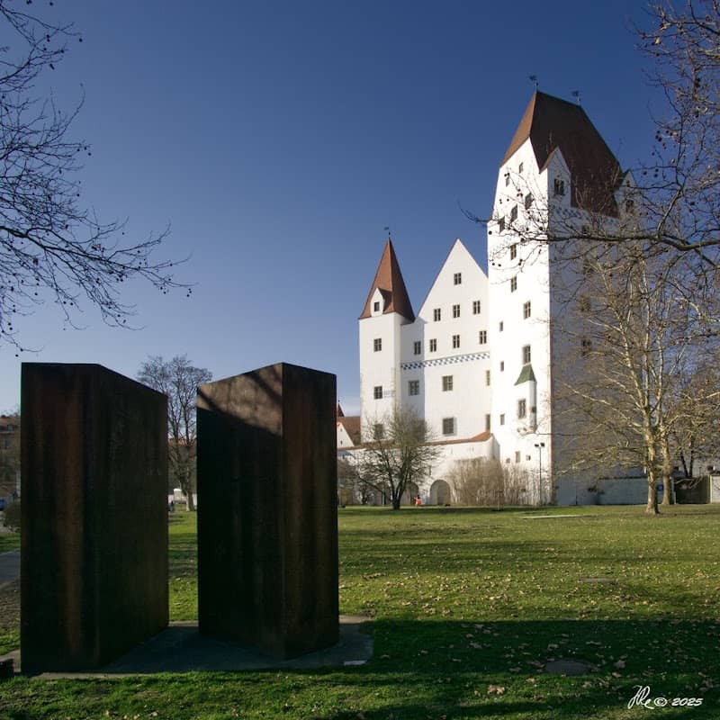 Skulptur „Geborgenheit für Marieluise Fleißer“ von Alf Lechner - Image 1