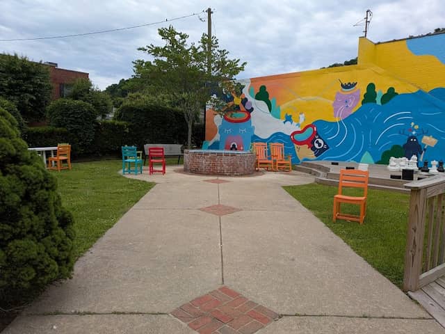 Rosenberg Square - Image 1