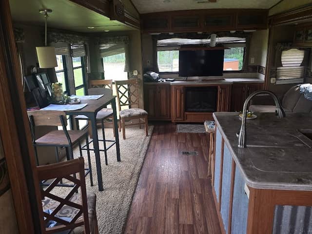 Eagles Nest Resort and RV parking - Image 1