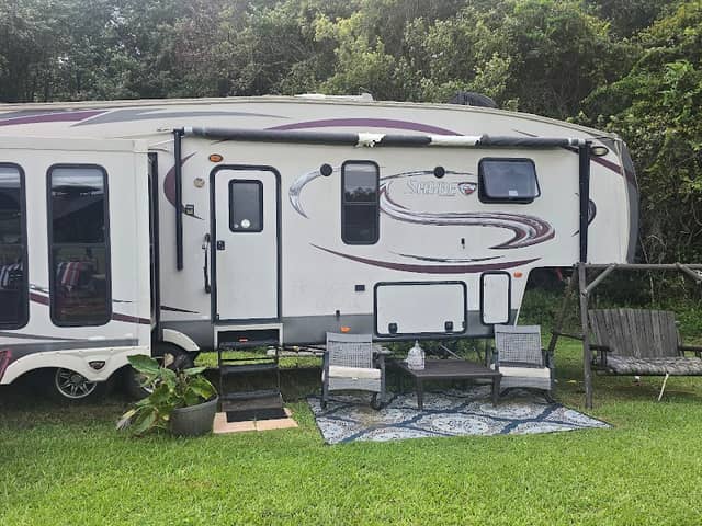Eagles Nest Resort and RV parking - Image 2