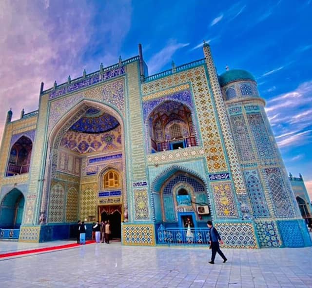 Holy Shrine of Hazrat Ali - Image 1