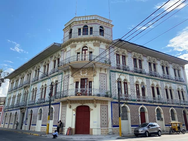 Old Hotel Palace - Image 1