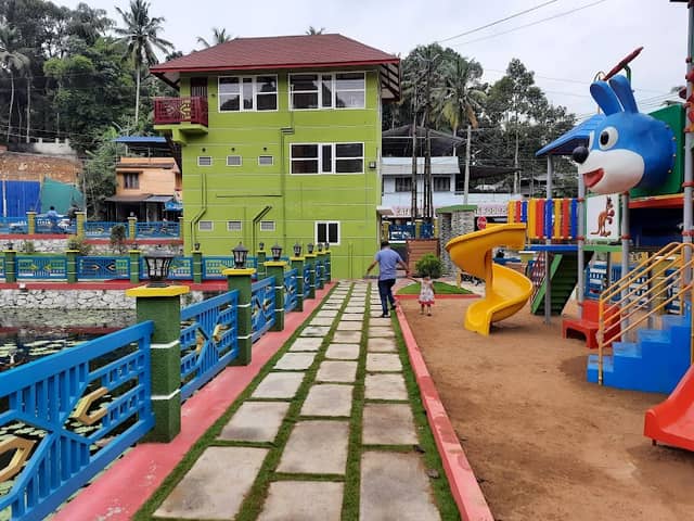Children Palace - Image 1