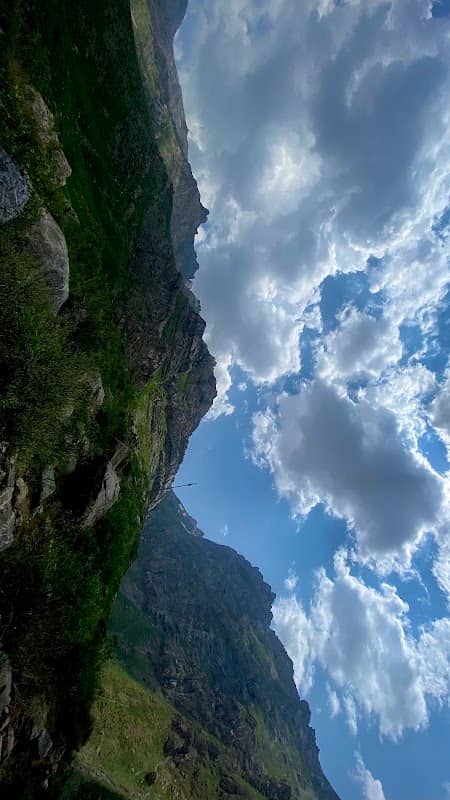 سەر ڕیشەکان - Image 2