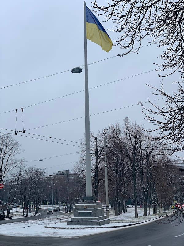Stele with the flag of Ukraine - Image 1