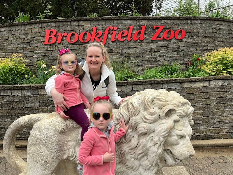 Brookfield Zoo Welcome Sign and Statue - Image 2