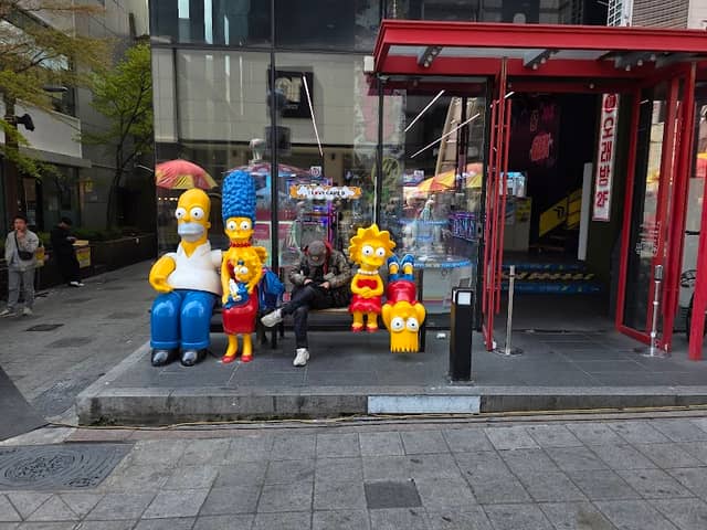 The Simpsons bench - Image 1