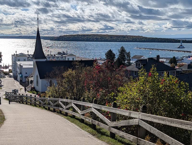 Fort St Scenic Lookout - Image 3