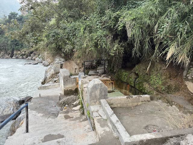 Syabrubesi hot spring - Image 1