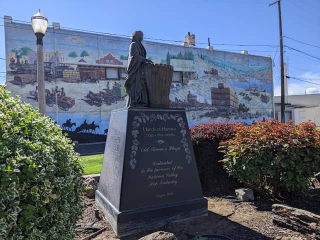 Old Timers Plaza - Image 2