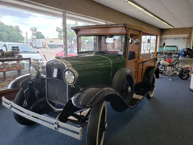 Clifton Classic Chassis & The Golden Age Gallery of Art and Artifacts - Image 2