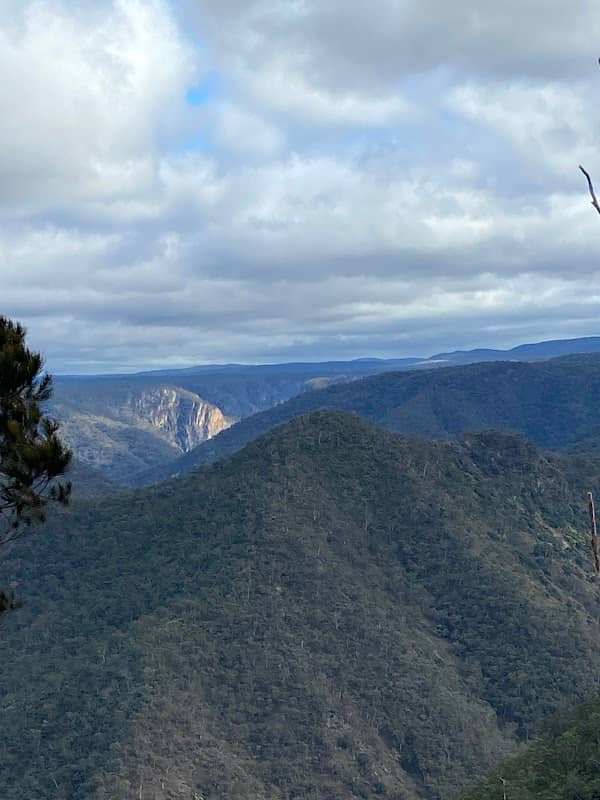 Badgerys Spur walking track - Image 1