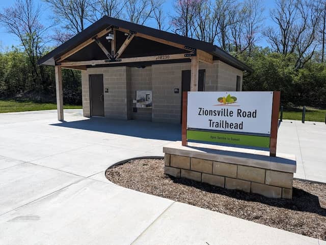 Zionsville road trailhead - Image 1