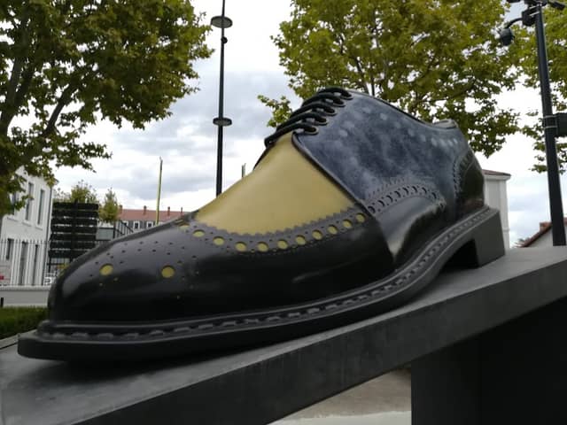 CHAUSSURE GEANTE NUMERO 8 . DERBY ROEL DE ROBERT CLERGERIE - Image 1