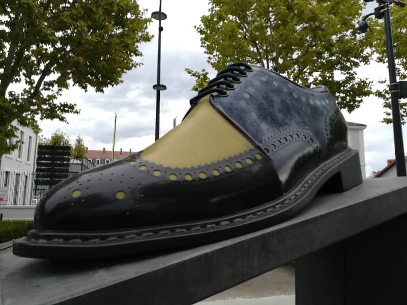CHAUSSURE GEANTE NUMERO 8 . DERBY ROEL DE ROBERT CLERGERIE - Image 1