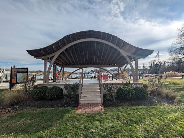 Pell Gardens Park - Image 1