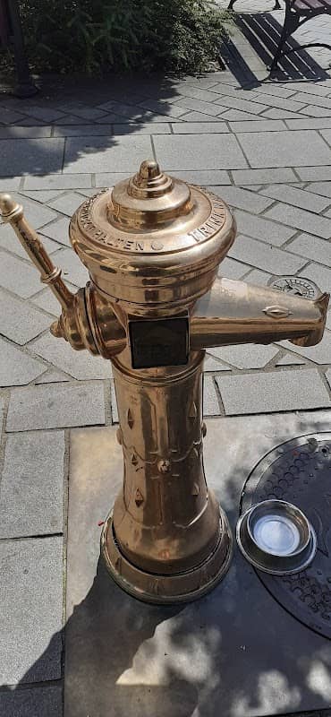 Fontanna w formie hydrantu - Image 1