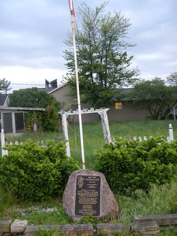 Pig Hip Restaurant Memorial - Image 2