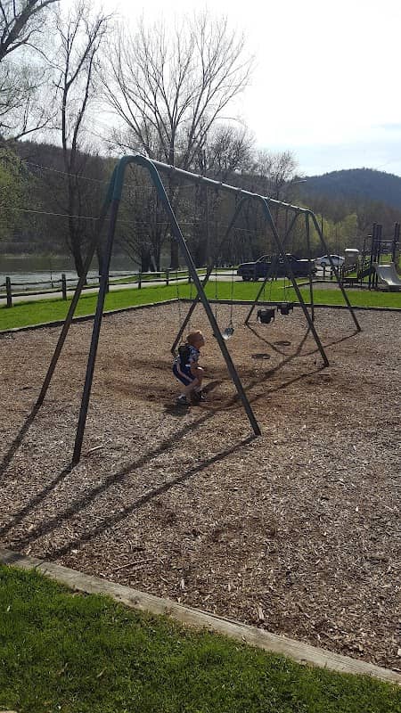 Riverside Park - Image 1