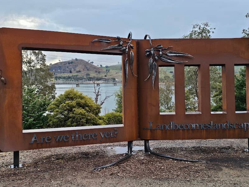 The Great River Road scenic lookout - Image 1