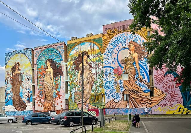 Anotimpurile Mural - Image 1