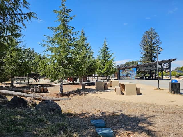 Bayer Park & Gardens - Image 1