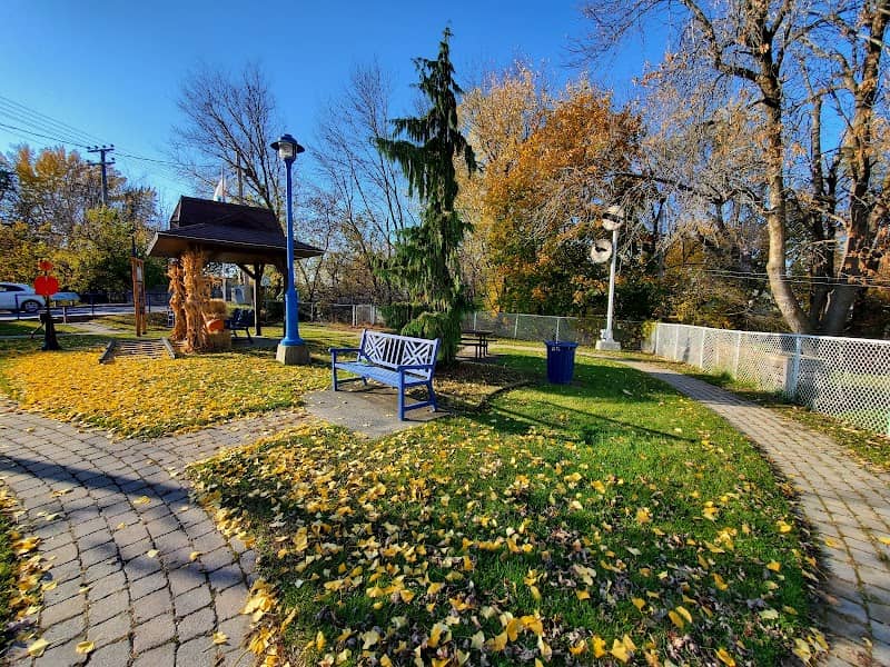 Parc Au Grenier des Souvenirs - Image 1