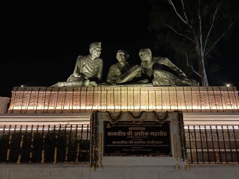 trimurti place - Image 1