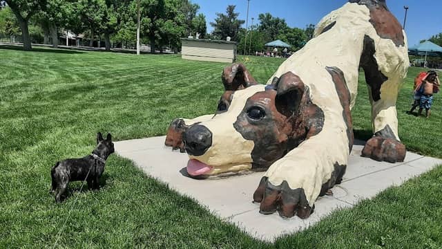 Dog statue - Image 1