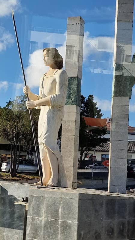 Estátua de São Miguel Arcanjo - Image 1