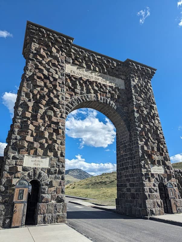 Roosevelt Arch - Yellowstone North Entrance - Image 1