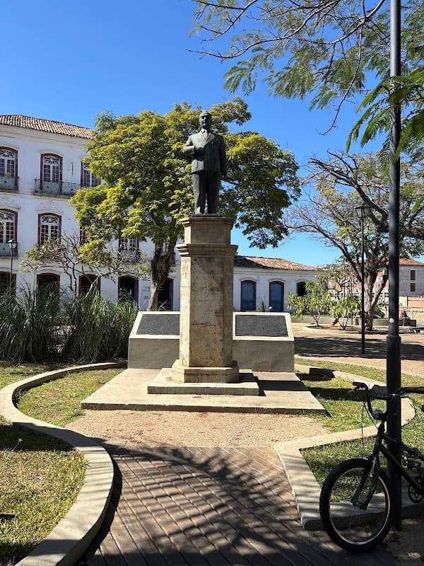 Estátua Getúlio Vargas - Image 1