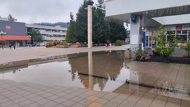 Janasove jazierko pred mestskym úradom. - Image 1