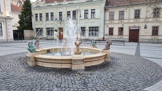 Kossuth téri díszkút - Image 1