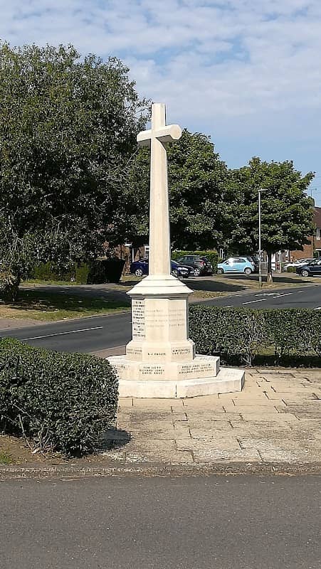 Hatfield Hyde War Memorial - Image 1
