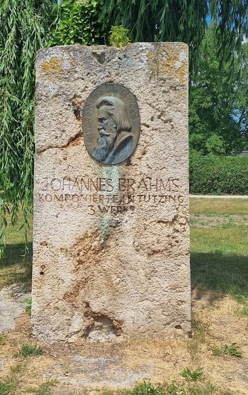 Johannes-Brahms-Denkmal - Image 1