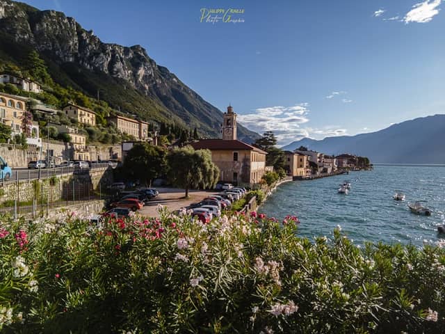Point de vue sur le village et le lac de Garde - Image 1