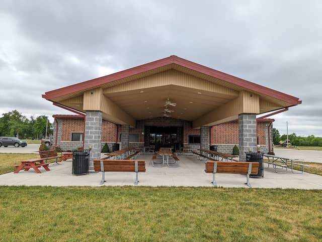 Four Seasons North side shelter - Image 1
