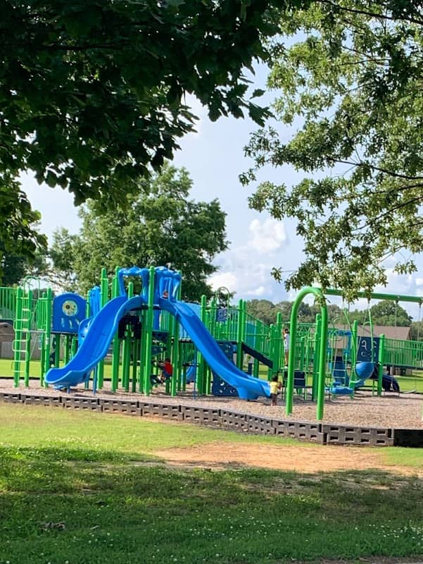 Oak Park - Image 1