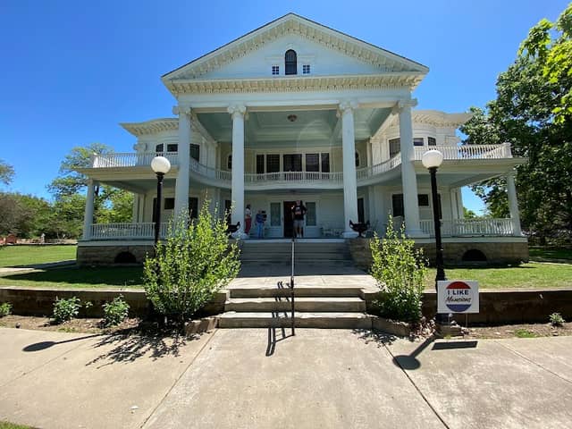 Seelye Mansion - Image 1