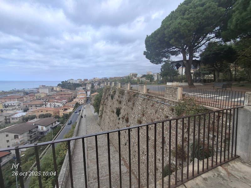 Piazzetta Villa Comunale - Image 1