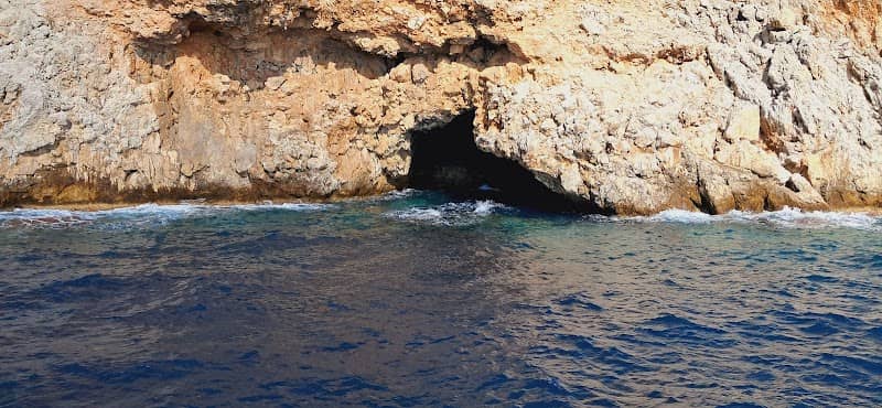 Pirates cave - Image 1