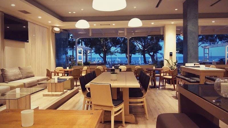 Grande Cafe akrata - Image 1