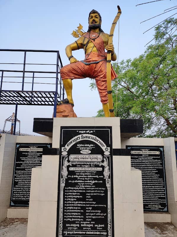 Alluri Sita Rama Raju statue - Image 1