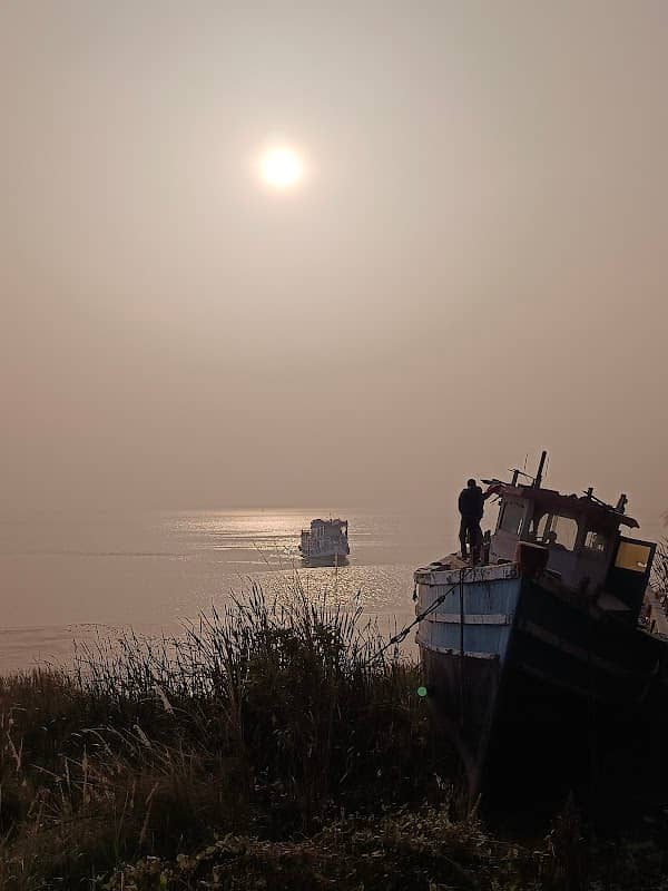 Diamond Harbour River Side Seating Area - Image 1