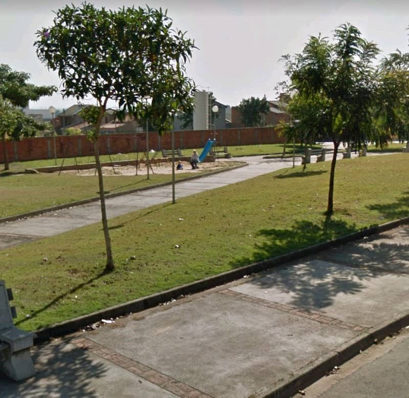 Praça amarela - Image 1