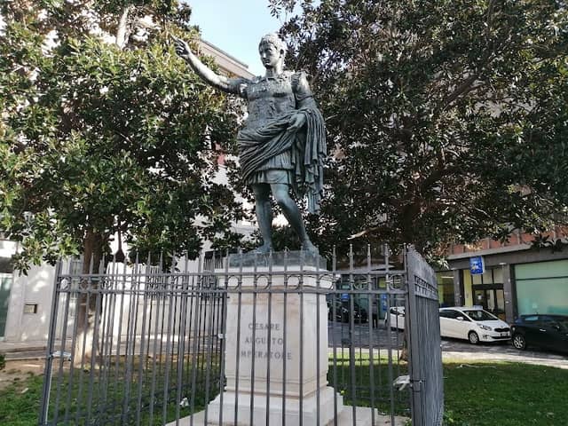 Statue of Cesare Augusto Imperatore - Image 1